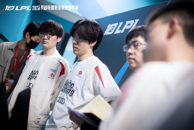 了这位年轻 了这位年轻