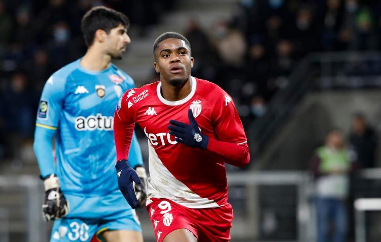 队企图通过 队企图通过